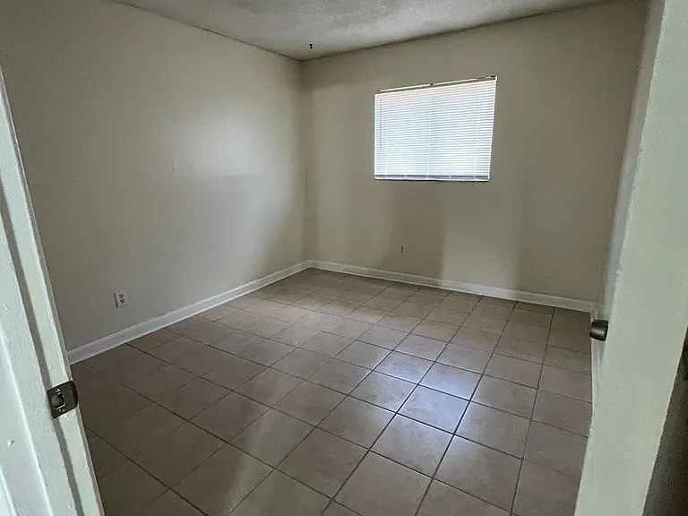 605 Northlake Blvd #48 — Photo 9