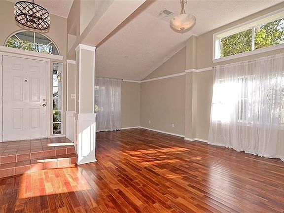 4th image of 404 Cinnamon Oak Ct