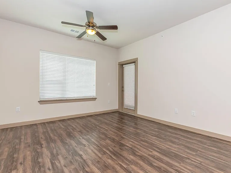 1900 W Dove Ave — Photo 14