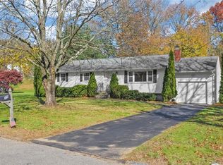 15 Manor Dr, Trumbull, CT 06611