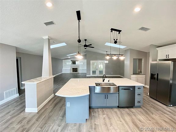 2nd image of 1031 Club House Blvd
