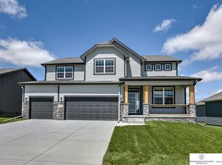 20514 East St, Elkhorn, NE 68022