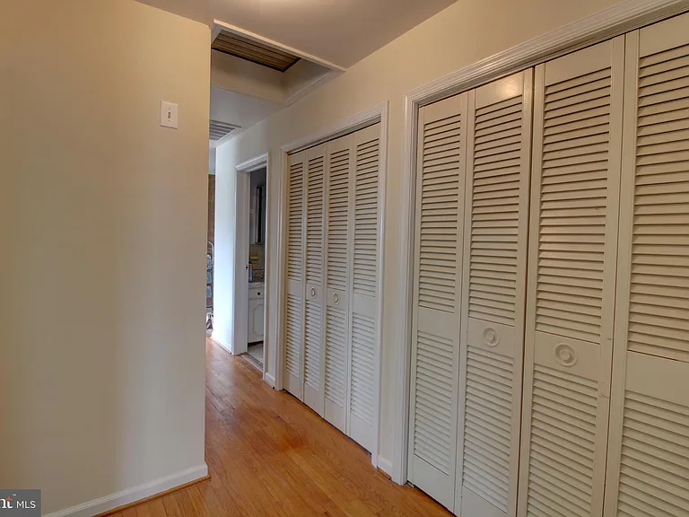 113 Thornton Ct — Photo 23