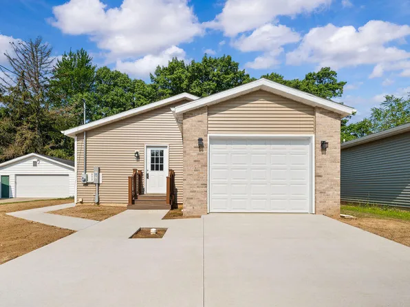 310 Hillview St, Buchanan, MI 49107