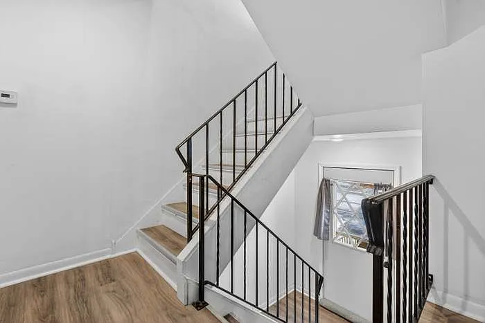 3 bed, 1.5 bath, 1393 sqft, $2,550 — Photo 2