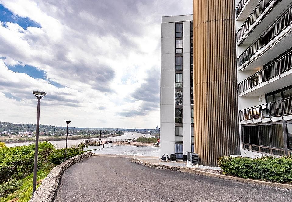 1st image of 415 Bond Pl Unit 7-C