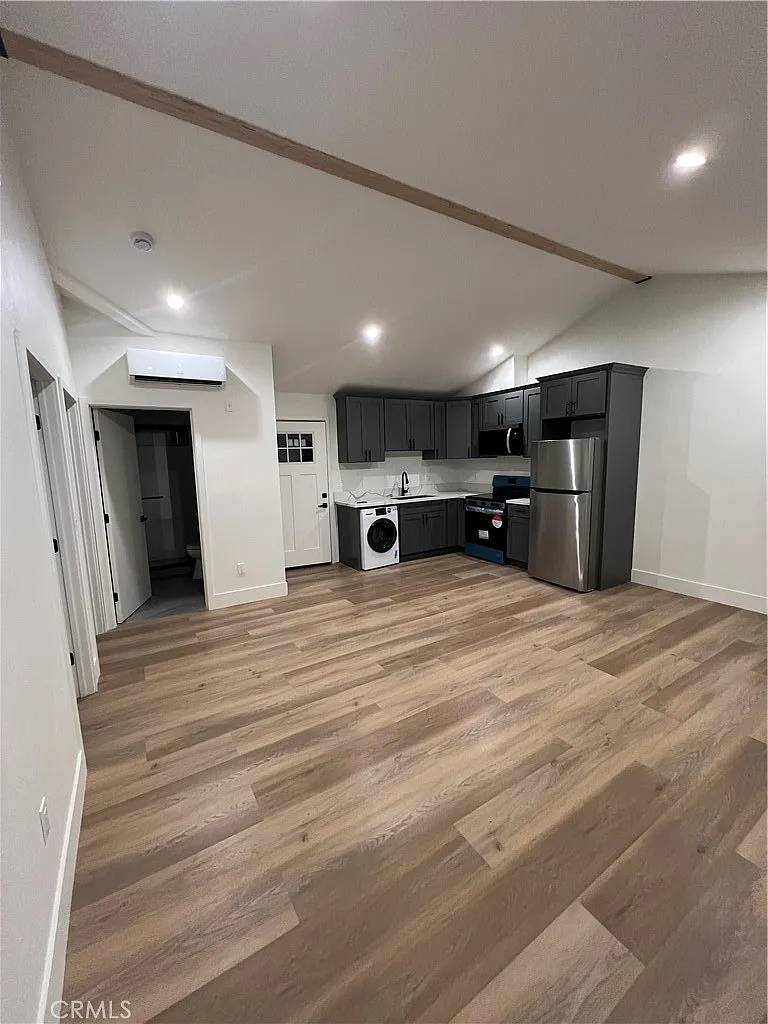 2 bed, 732 sqft, $2,595 — Photo 3