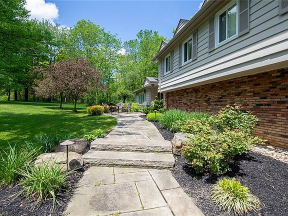 2nd image of 38905 Chagrin Blvd