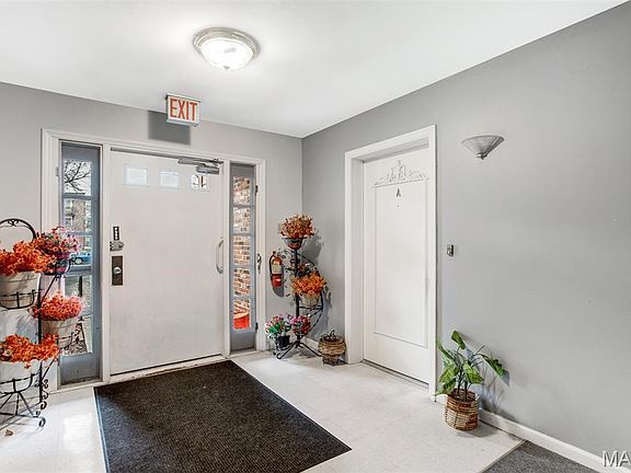 3rd image of 4298 Chateau De Ville Dr APT A