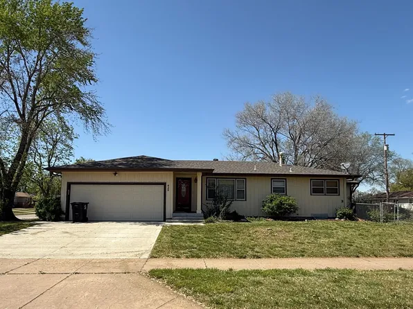 829 La Shelle Ln, Salina, KS 67401