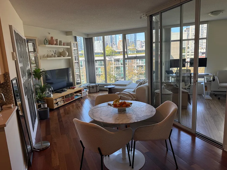 1009 Expo Blvd #802