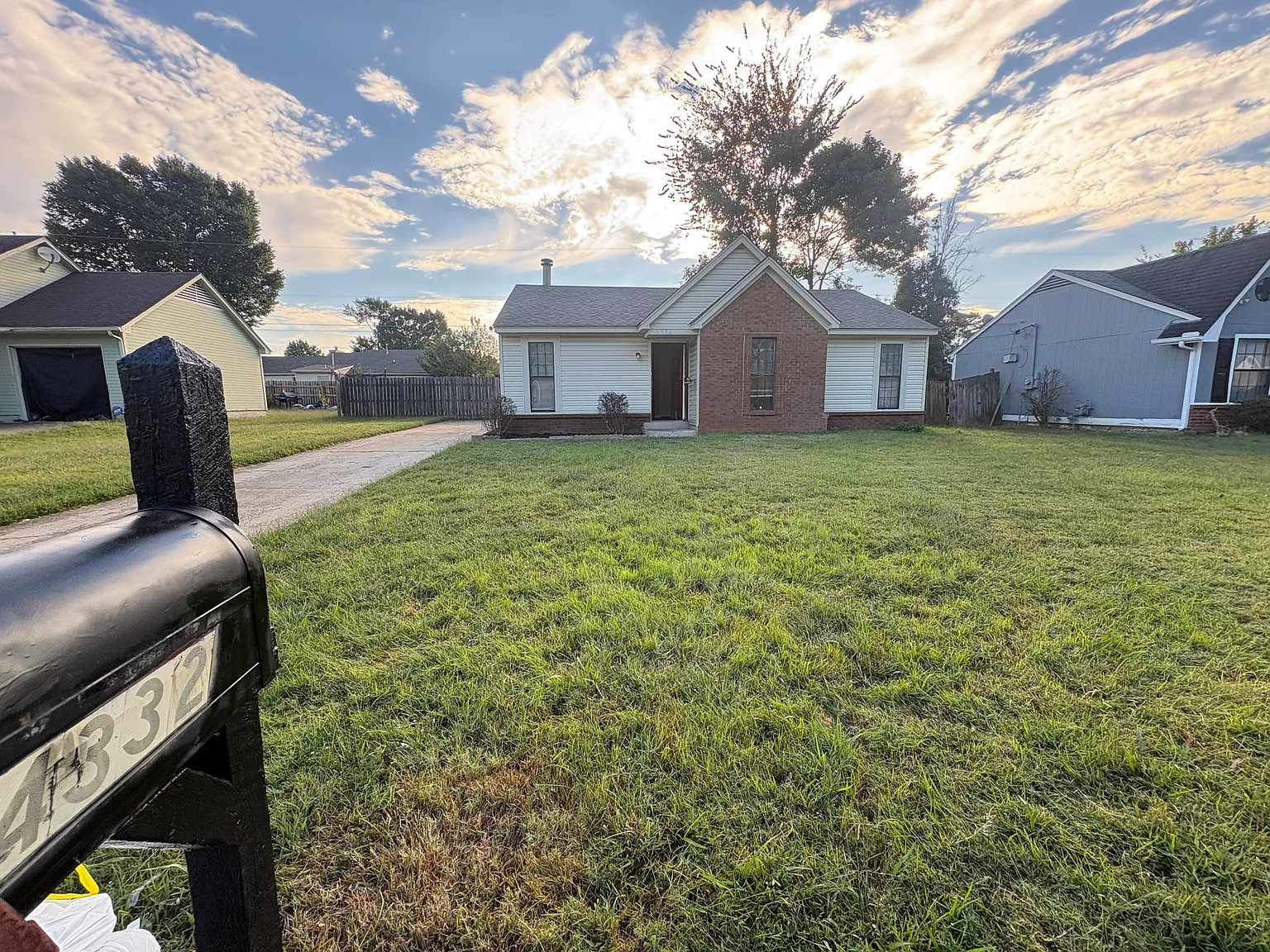 Gorgeous 3 Bedroom, 2 Bathroom Home — Photo 1