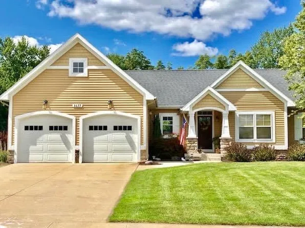8677 Shore Way Dr SW, Byron Center, MI 49315