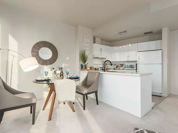 2nd image of 989 Nelson St #1803