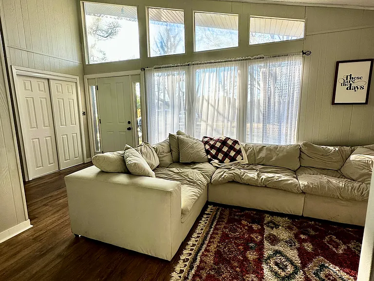 390 Red River Rd — Photo 4