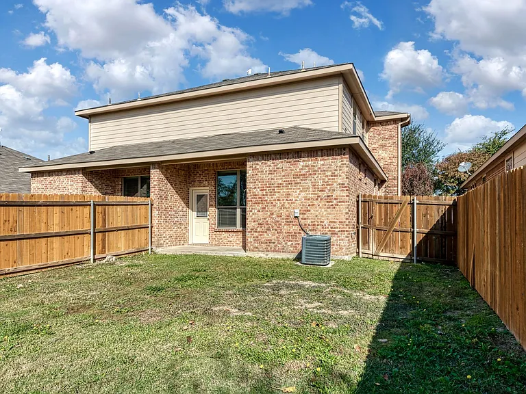 365 Orbit Dr — Photo 25