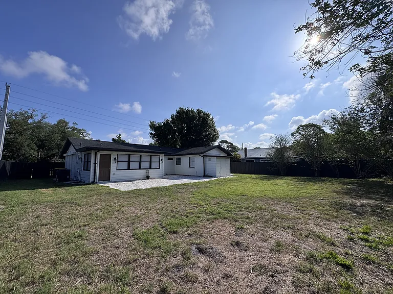2302 Hyde Park St — Photo 15