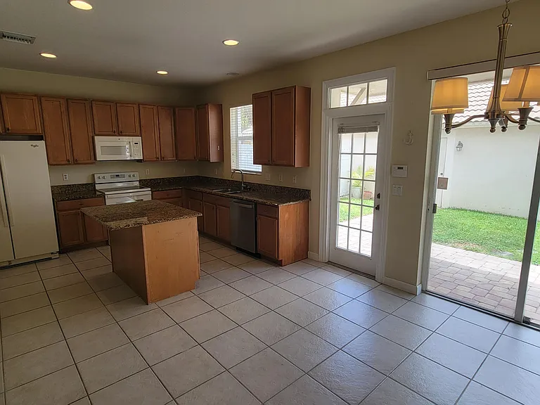 8033 Murano Cir — Photo 4
