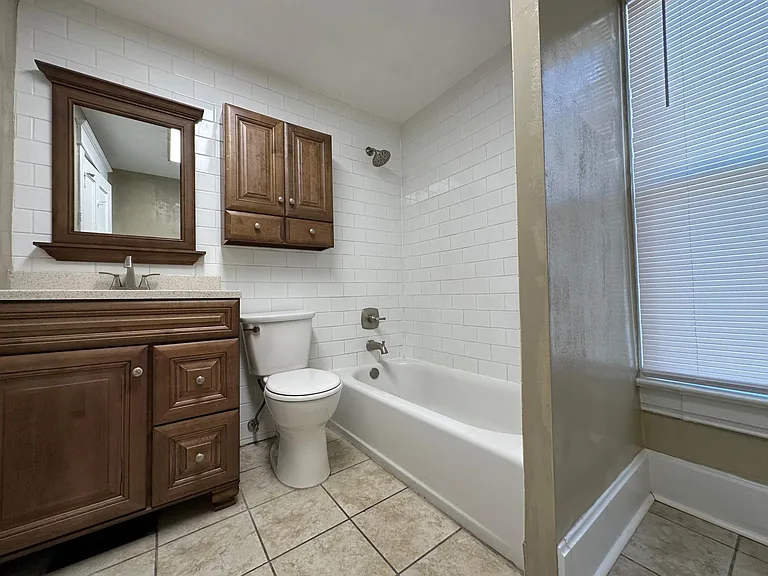 317 E 8th St #B — Photo 24
