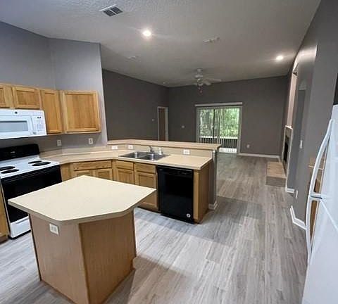5th image of 681 Grand Parke Dr