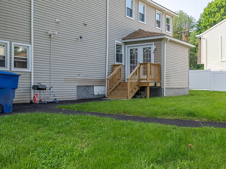 121 Hillview Ave #B — Photo 15