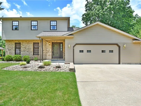 8742 Suncrest Dr, Poland, OH 44514