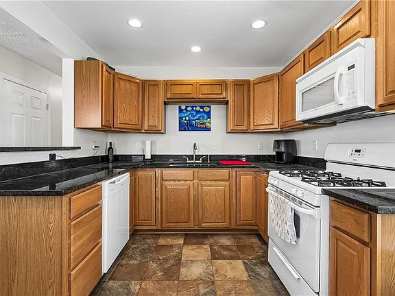 5th image of 8901 Inez Dr