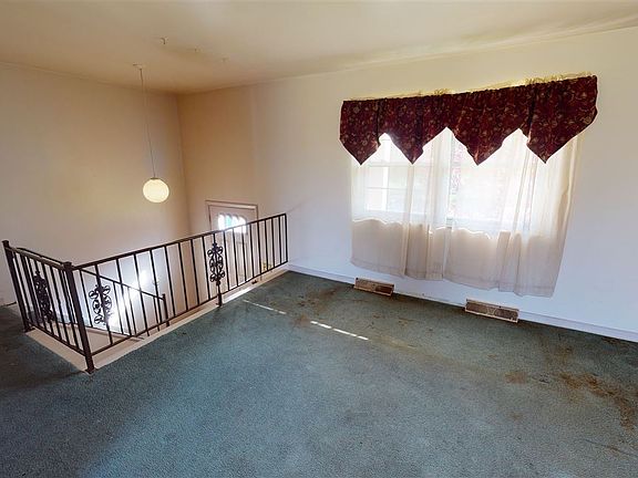 3rd image of 10297 Sunset Dr