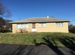 910 King Arthur Dr, Apollo, PA 15613