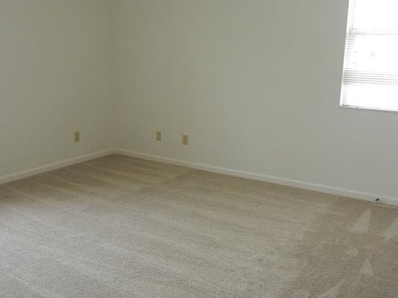 5th image of 2461 Edgewater Dr APT 1