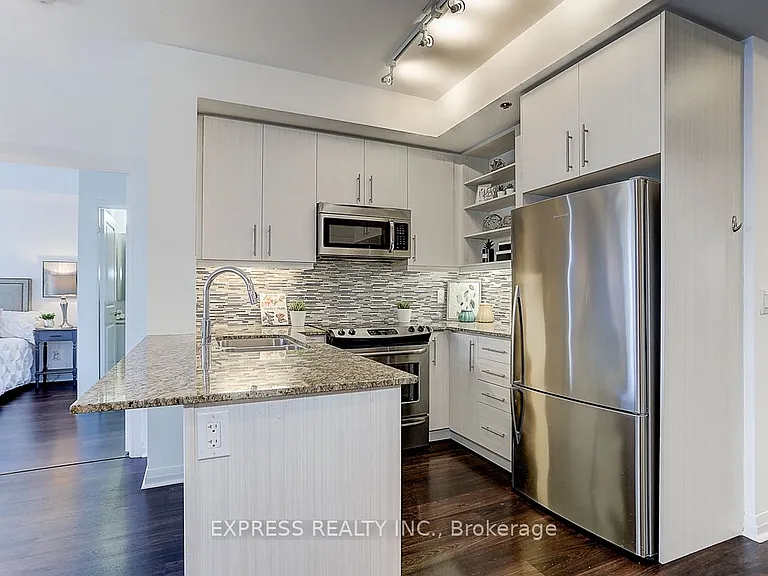 55 Oneida Cres #308 — Photo 3