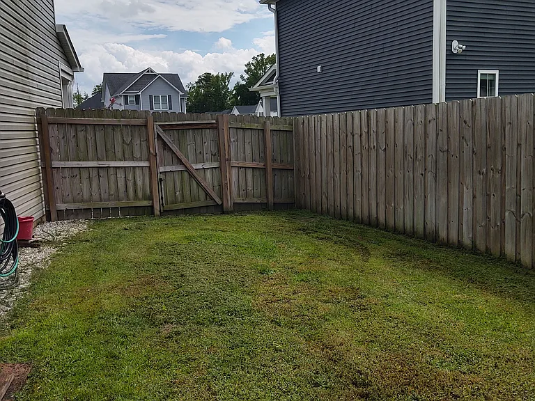 1404 Kinsley Ct NE — Photo 32