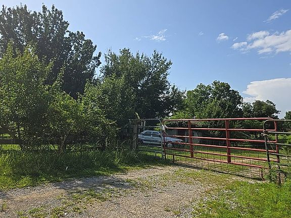 3rd image of 174 Pond Field Rd