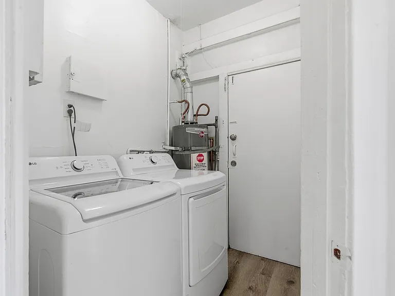 707 W 48th Street — Photo 18