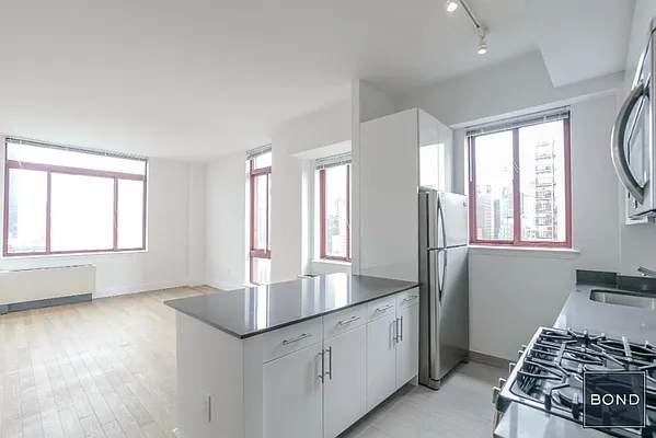 Rented by Bond New York | media 3