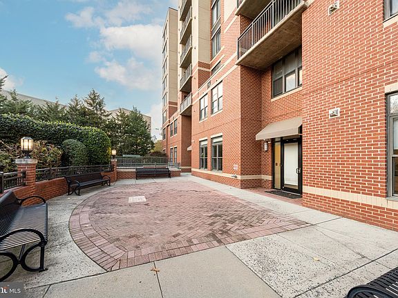 3rd image of 2220 Fairfax Dr APT 608