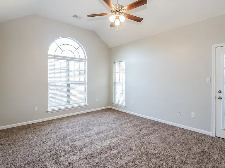1146 Warwick Pl — Photo 9