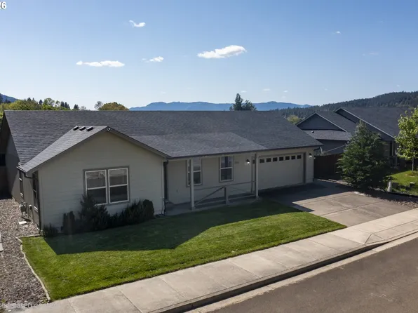 1015 Forest Heights St, Sutherlin, OR 97479