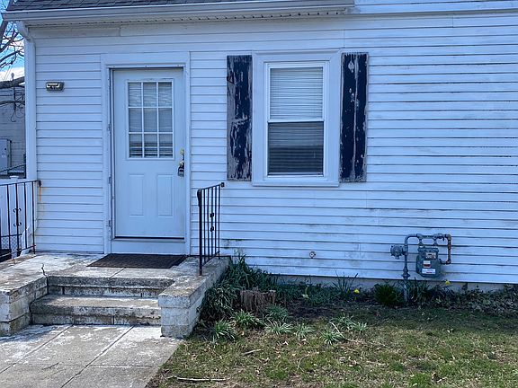 3rd image of 8 Beach St
