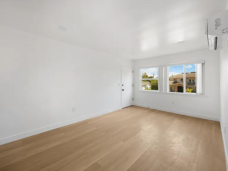 15 Christina St — Photo 10