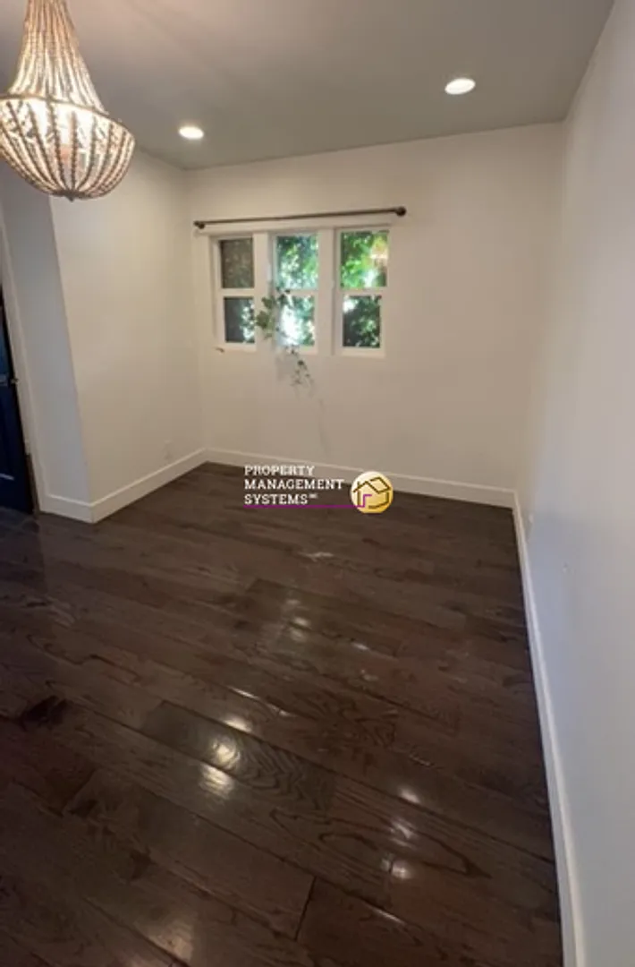 3 Bedroom Home Near Sugarhouse! — Photo 4