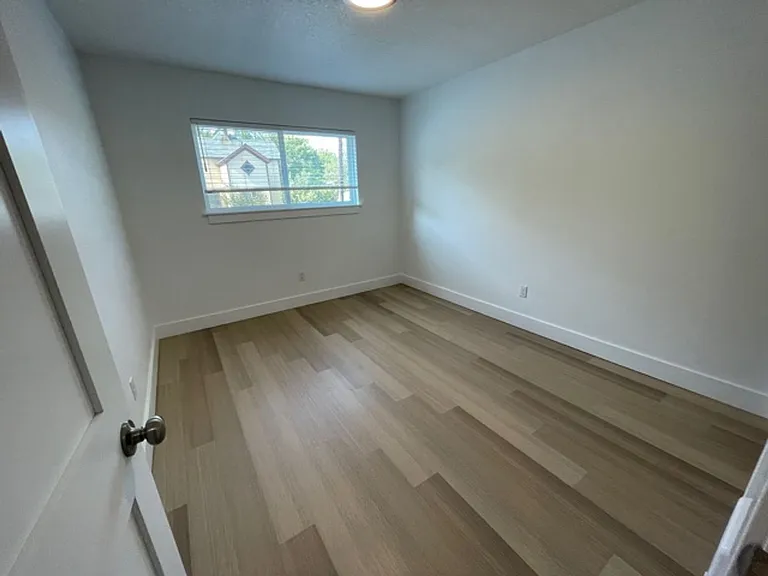 The Courtcrest Apartments — Photo 10