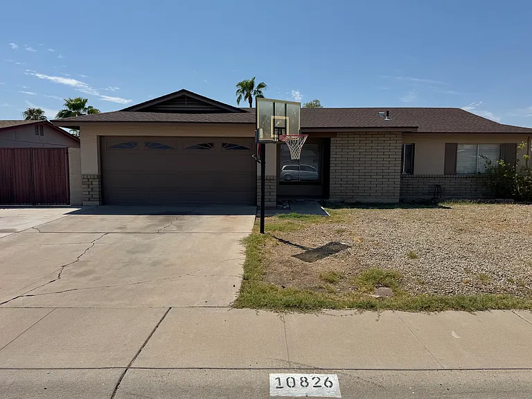 10826 N 48th Ave — Photo 2