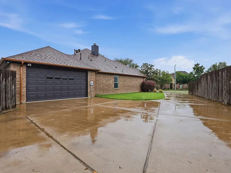1404 Chaucer Dr — Photo 29