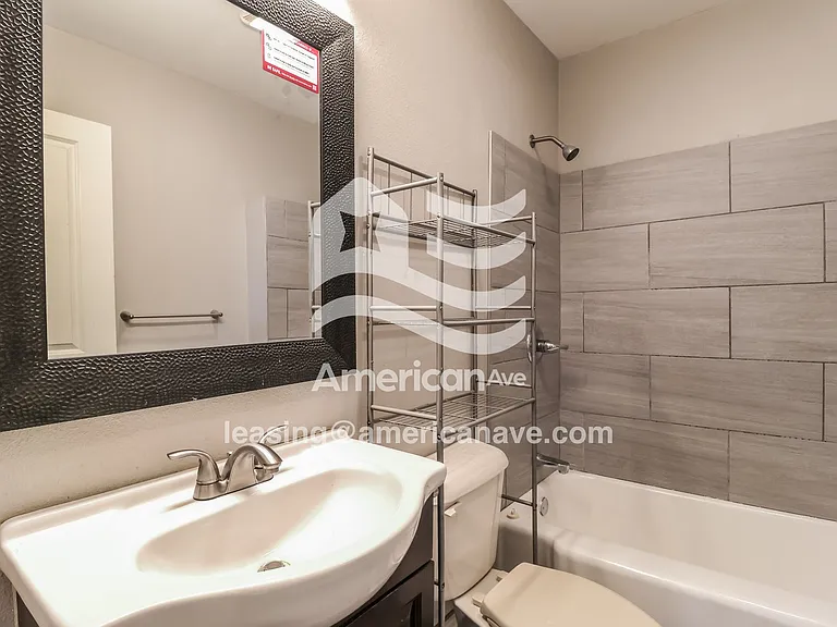 801660_008_main_bathroom_13893589.jpg