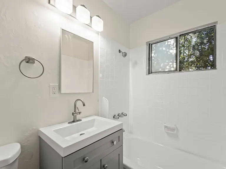862 W. 84th street — Photo 7