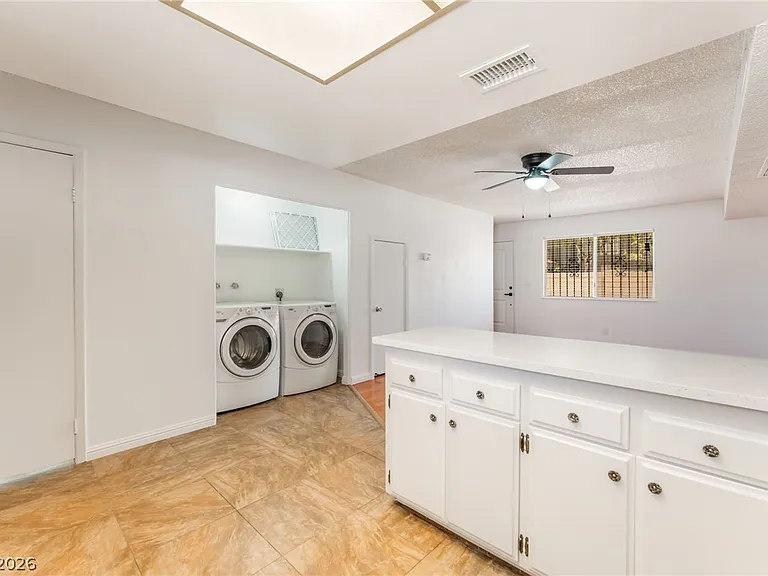 1406 N Jones Blvd — Photo 11