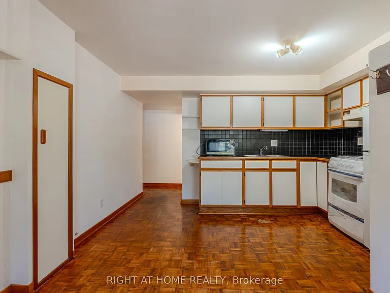 426 Seaton Dr — Photo 5
