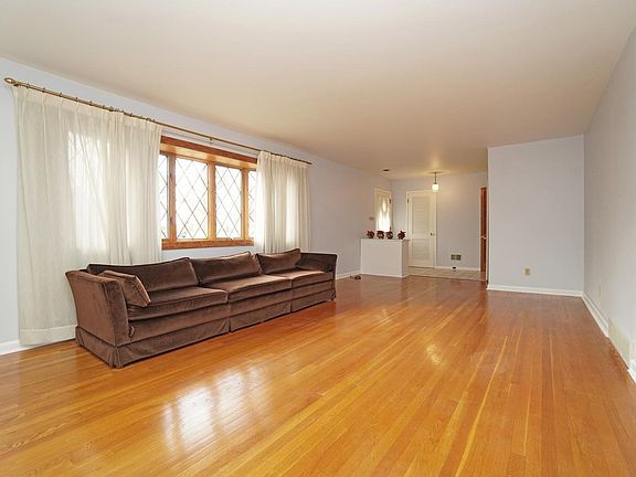 5th image of 10590 Knollview Dr