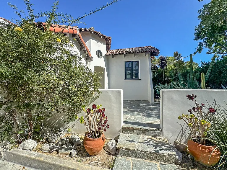 345 Westbourne Dr — Photo 33